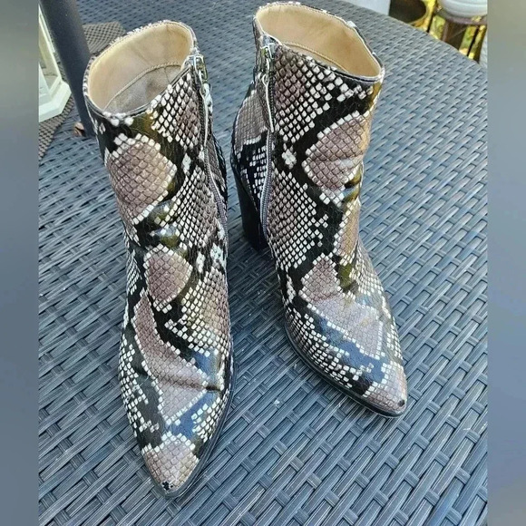 14h & Union Braxen Snake Embossed Block Heel Ankle Boots Women (sz 8.5M) - Picture 2 of 9